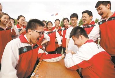 河南温县高三学生快乐减压 轻松迎考